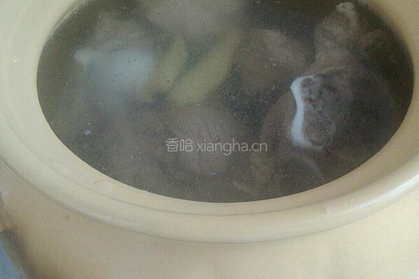 薏米筒骨汤的做法图解3