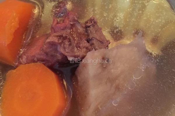 排骨粉葛胡蘿蔔小豆薏仁湯的做法图解4