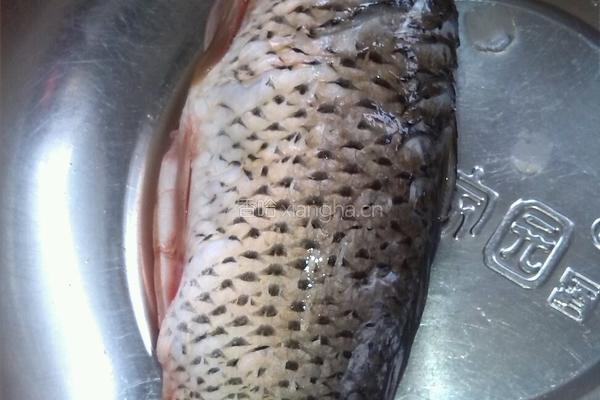 豆瓣鲤鱼的做法图解1