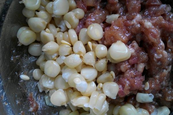 猪肉鸡肉玉米粒馅饺子的做法图解4