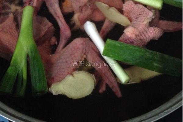山药鸽子汤的做法图解3
