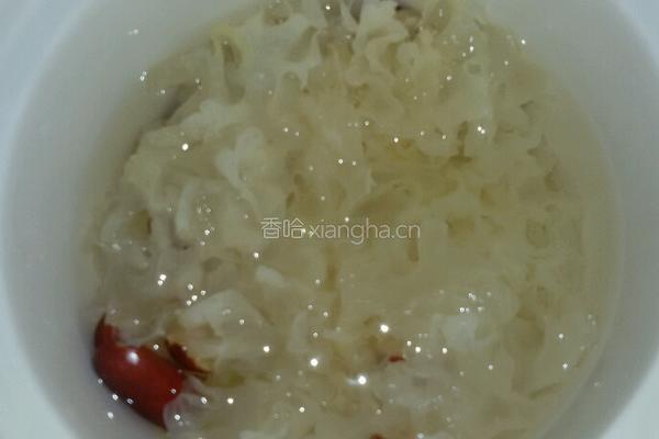 冰糖银耳汤的做法图解3