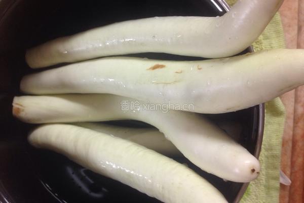 白茄子煲黄豆腐的做法图解1