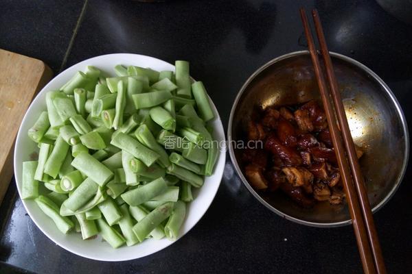 青豆角炒五花肉的做法图解2