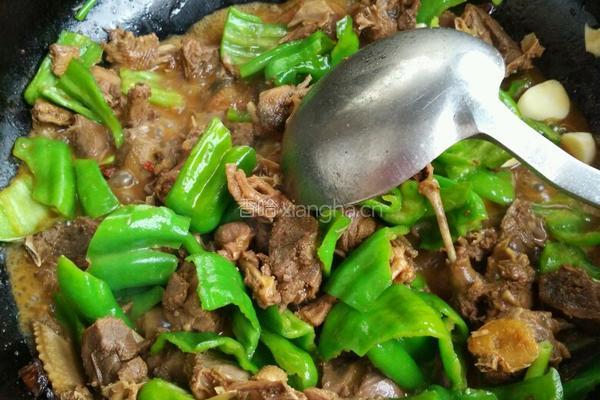 青椒烧鸽肉的做法图解11