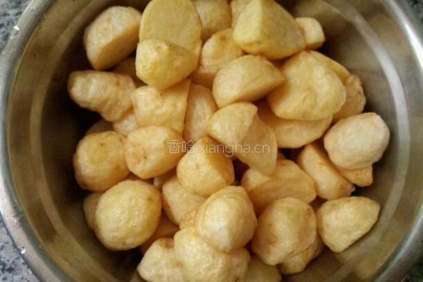 土豆烧肥肠的做法图解4