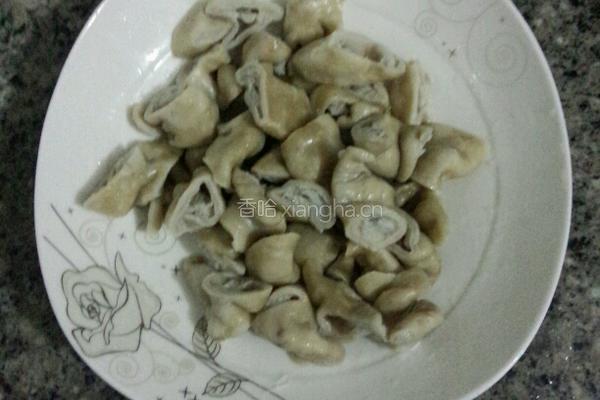 土豆烧肥肠的做法图解1
