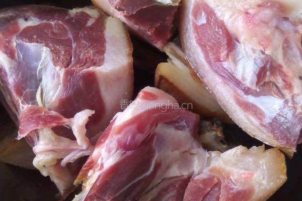 腊猪脚炖海带的做法图解3