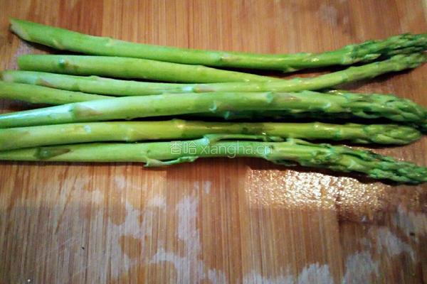 双椒炒芦笋的做法图解1