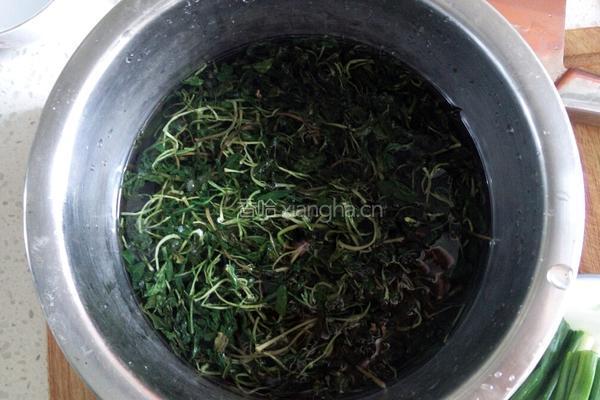 马兰干烧肉的做法图解1