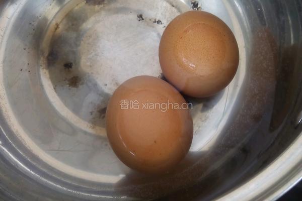 双酱汁鸡蛋的做法图解1