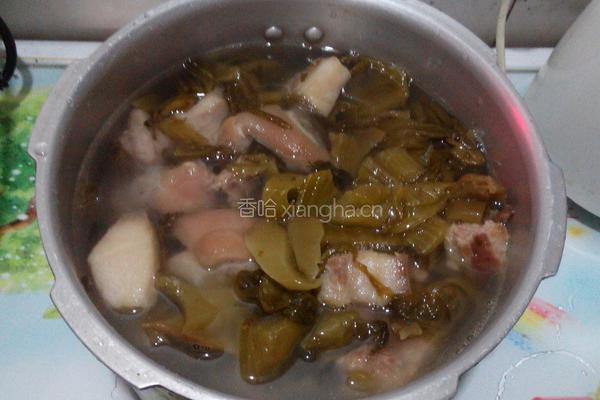 猪脚煲咸菜的做法图解5