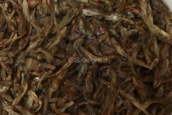 尖椒炒小鱼的做法图解2