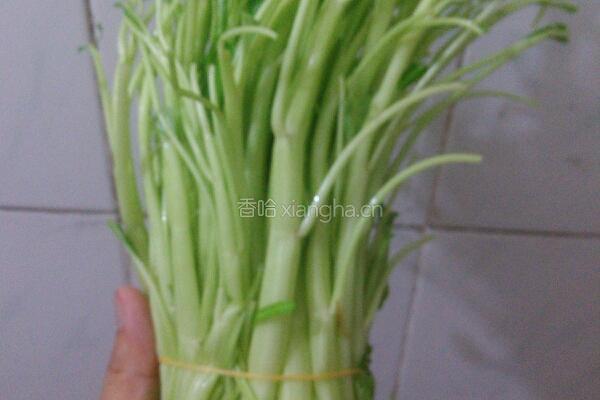 花甲肉炒通菜梗的做法图解1
