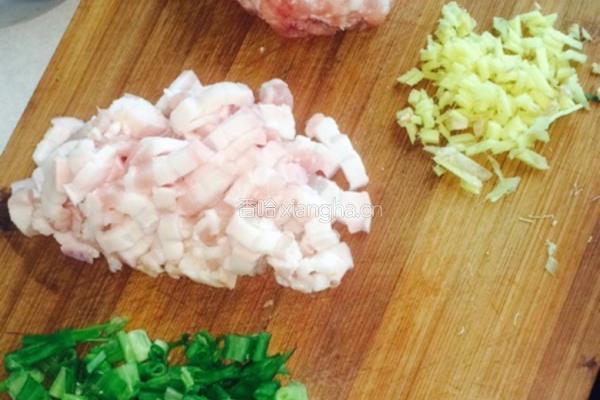 羊肉饺子的做法图解1
