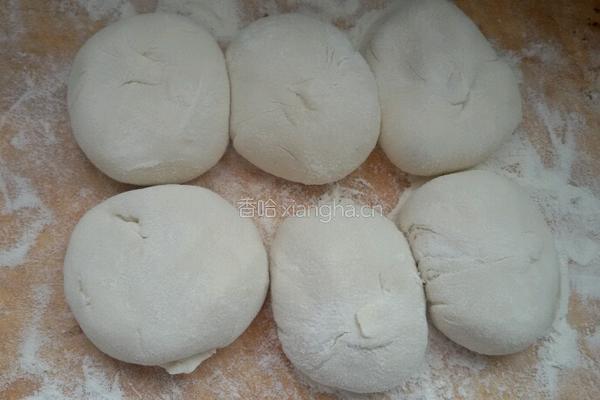 韭菜牛肉馅饼。的做法图解1