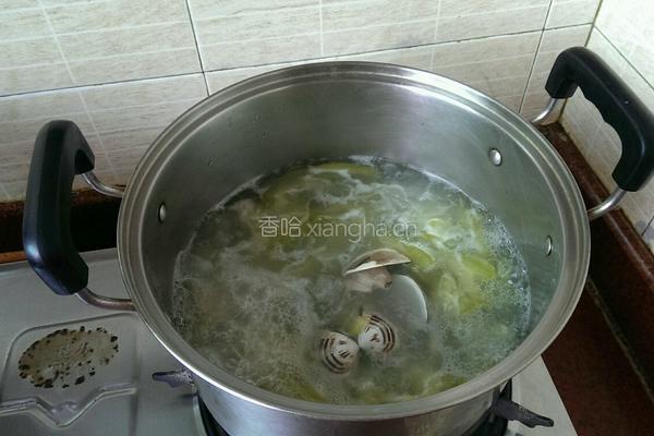 蛤蜊苦瓜汤的做法图解2