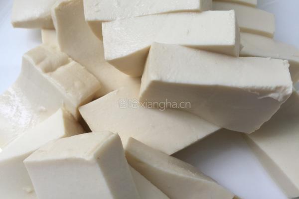 丝瓜皮蛋豆腐汤的做法图解2