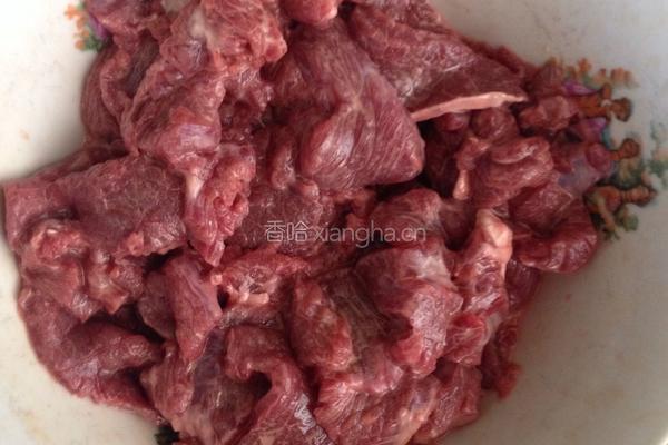 水煮牛肉片的做法图解1