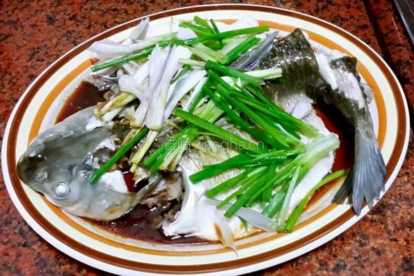 清蒸草鱼（广东又叫鲩鱼）的做法图解3