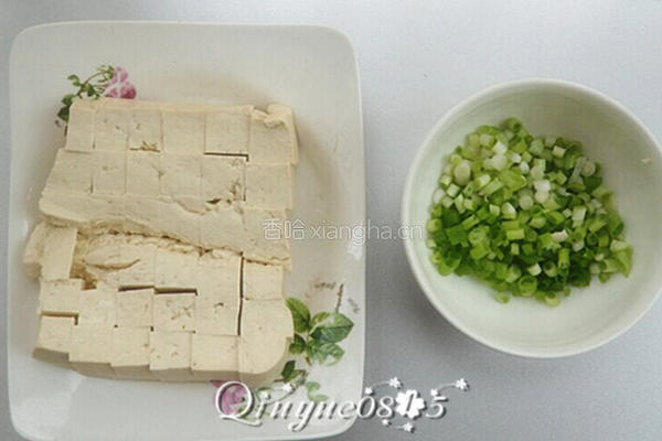 小葱拌豆腐的做法图解2