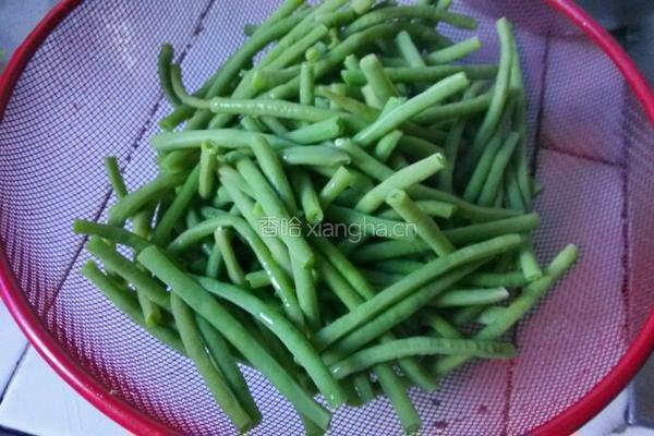 凉拌芝麻豇豆的做法图解2