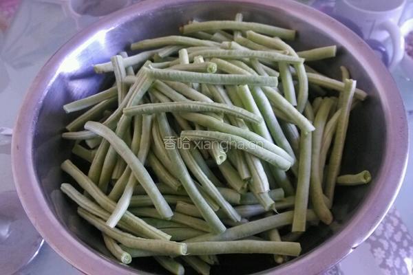 凉拌芝麻豇豆的做法图解1