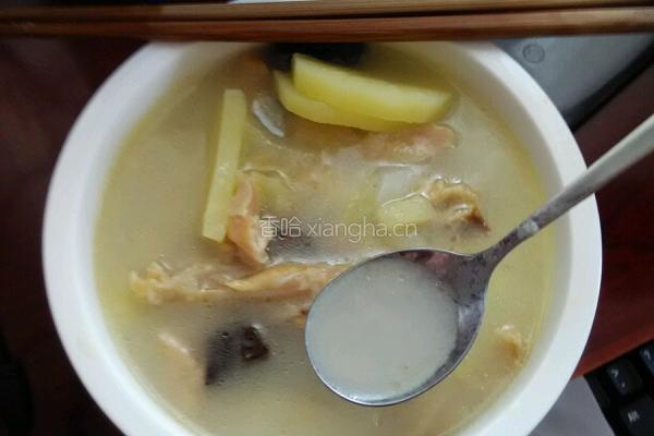 高压锅腊鸡土豆白菜黑木耳汤