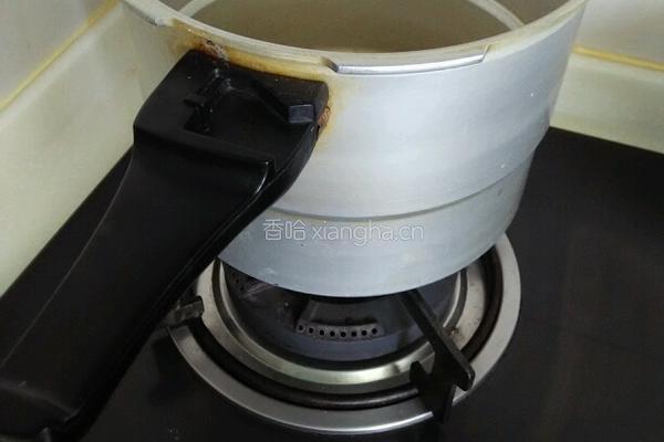 高压锅腊鸡土豆白菜黑木耳汤的做法图解4