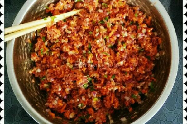 牛肉 元葱胡萝卜包子的做法图解3