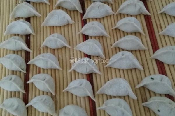 韭菜土豆猪肉水饺的做法图解3