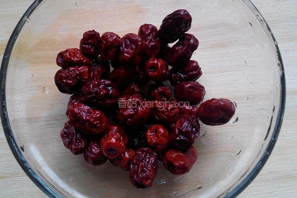 红枣南瓜花生大米粥的做法图解2