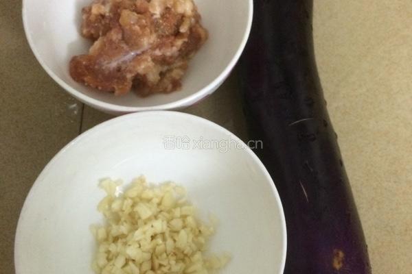肉末蒸茄子的做法图解1