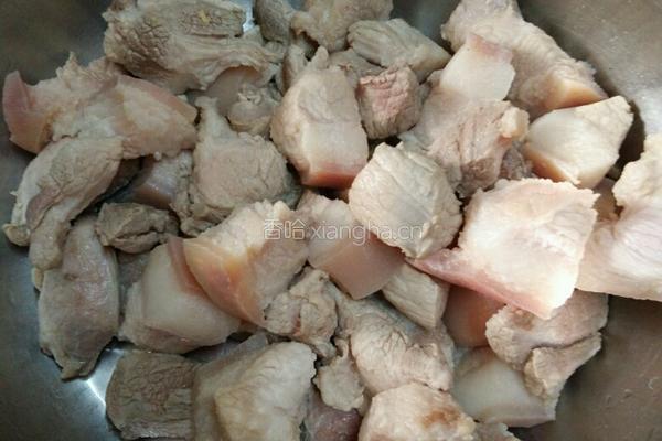 红烧肉烧土豆的做法图解2