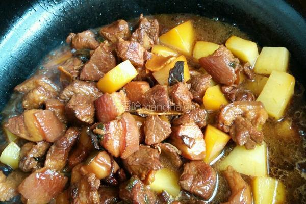 红烧肉烧土豆的做法图解12