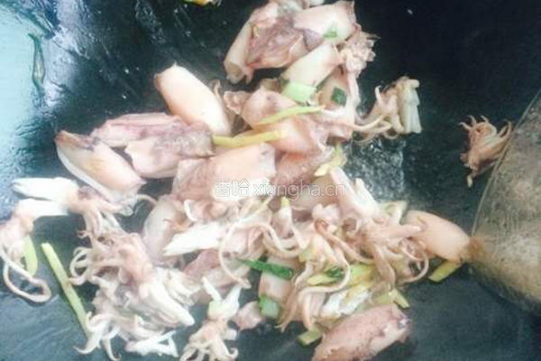 墨鱼仔韭菜苔的做法图解3