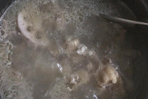 筒骨莲藕汤的做法图解4