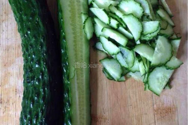 凉拌黄瓜的做法图解1