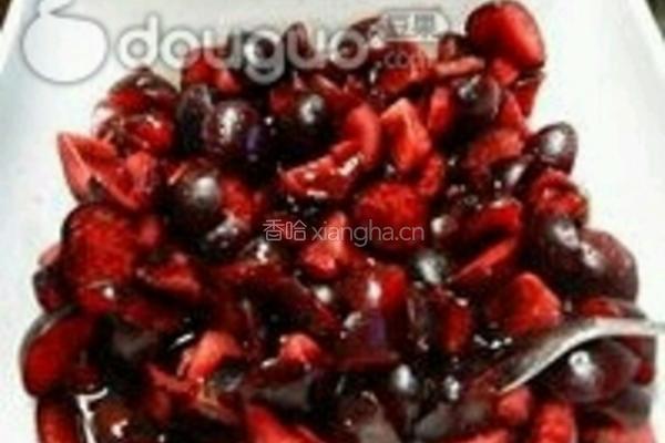 樱桃黑森林蛋糕的做法图解3