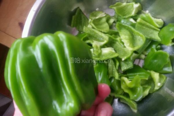 青椒牛肉片。的做法图解2