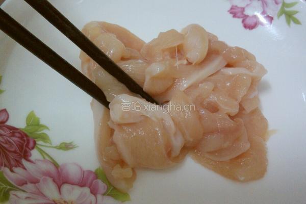 榨菜丝炒鸡胸脯肉的做法图解3