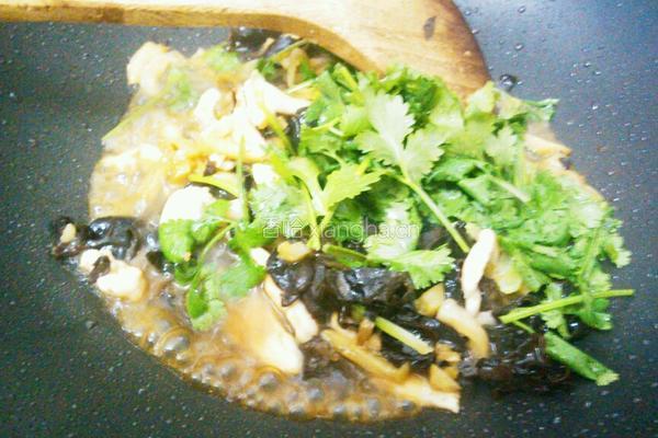榨菜丝炒鸡胸脯肉的做法图解10