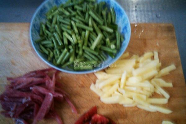 土豆熬豆角的做法图解2
