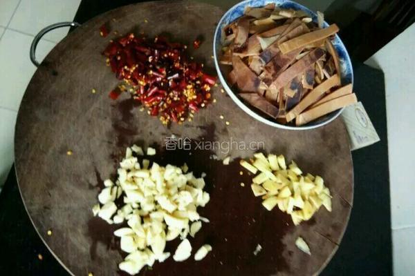 香辣鱿鱼条的做法图解2