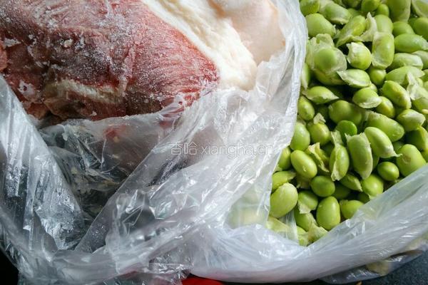 毛豆米炒肉丝的做法图解1