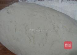 包子(芹菜.胡萝卜.牛肉馅的包子)的做法图解1