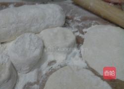 包子(芹菜.胡萝卜.牛肉馅的包子)的做法图解4