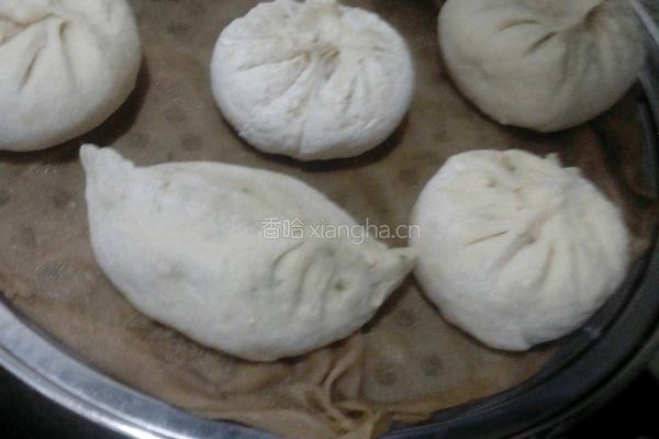 包子（芹菜.胡萝卜.牛肉馅的包子）的做法图解6
