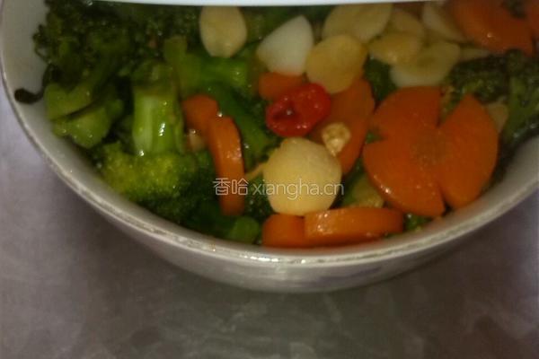 胡萝卜炒西兰花的做法图解8
