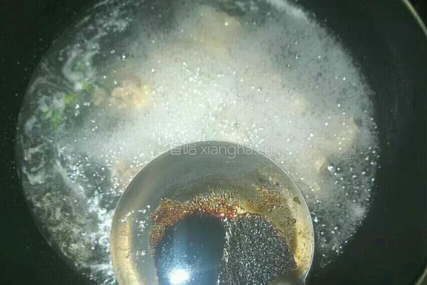 土豆鸭肉炖粉丝的做法图解1